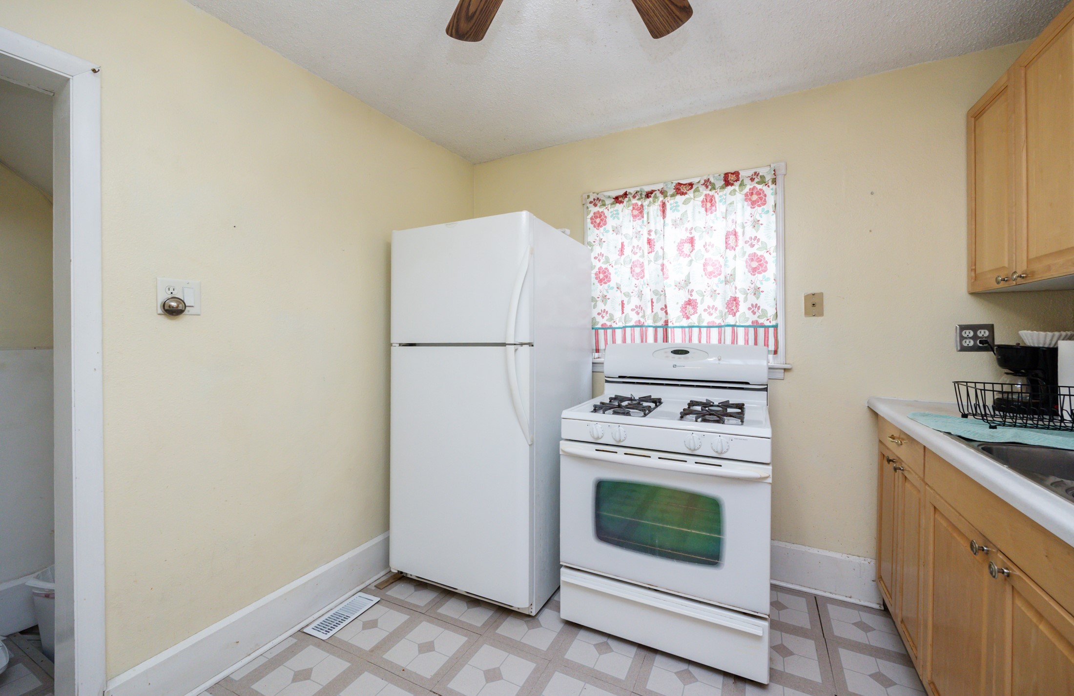 2712 E Walnut Street, Des Moines, Iowa image 18