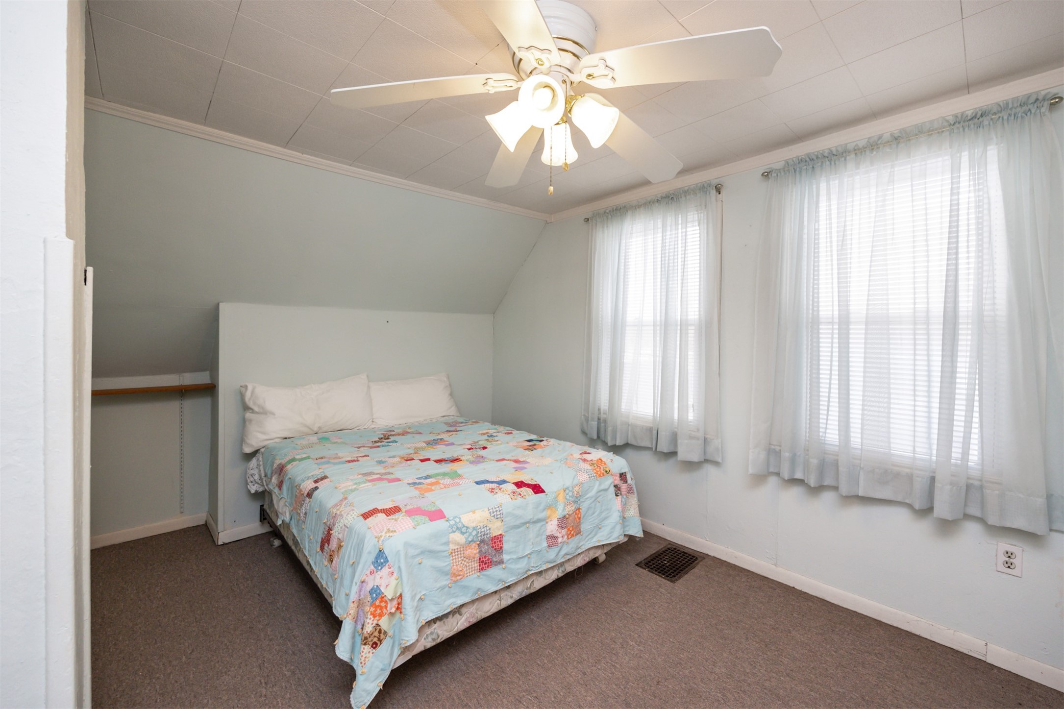 2712 E Walnut Street, Des Moines, Iowa image 22