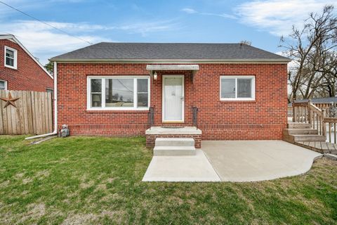 Homes For Sale - 2500 Watrous Avenue<br/> Des Moines, IA 50321