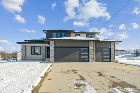 5627 163rd Street Urbandale IA 50323