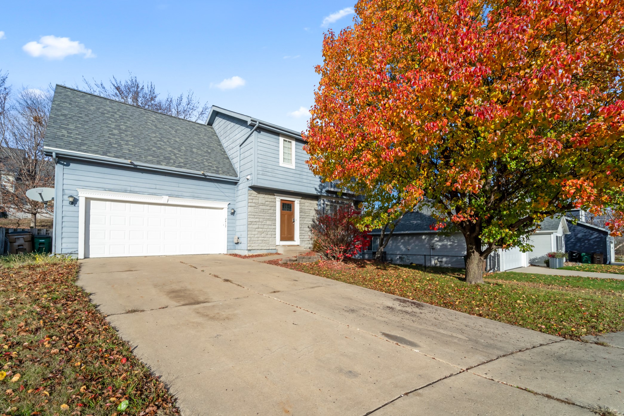 2417 River Ridge Drive, West Des Moines, Iowa image 2