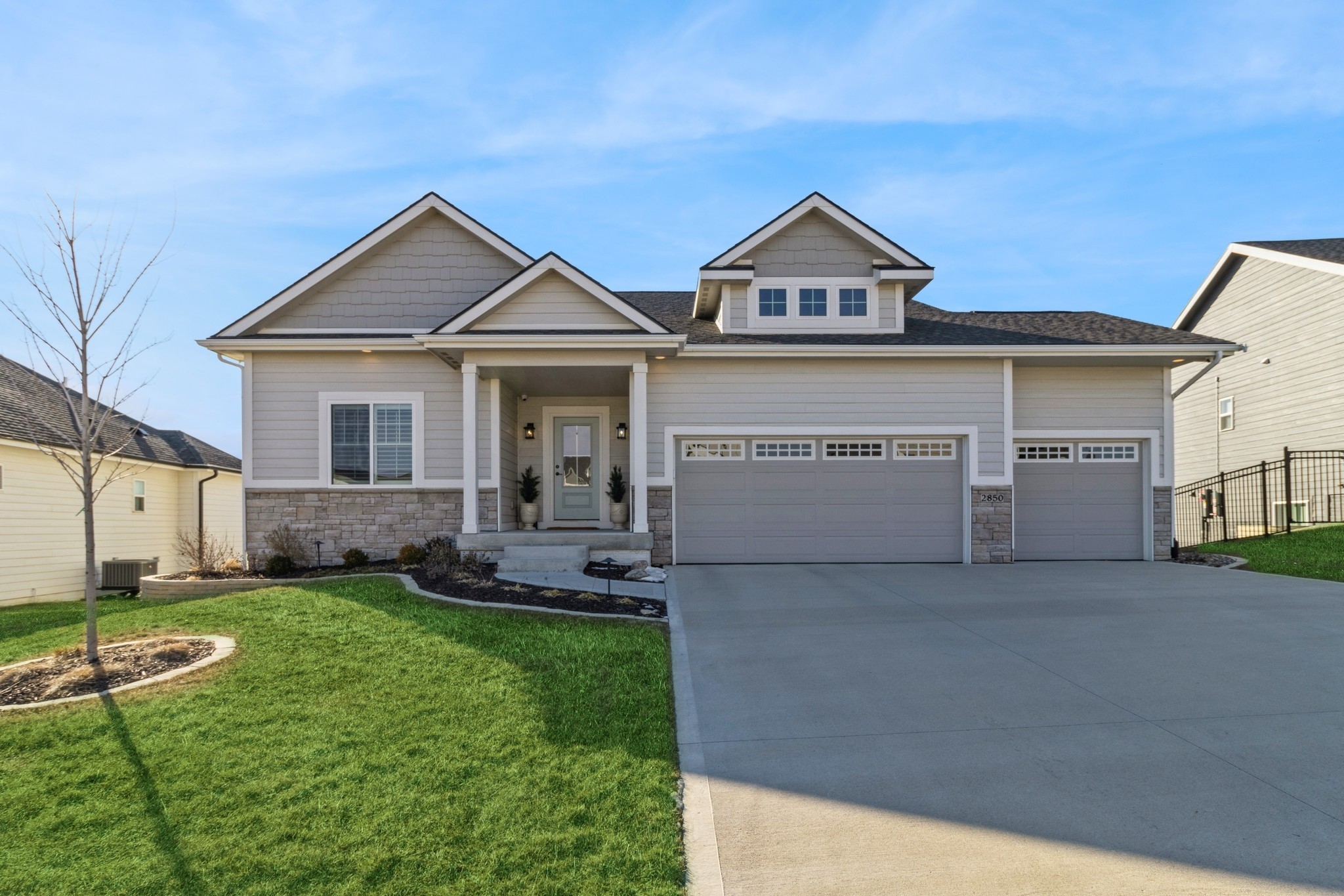 2850 Crescent Ridge Drive, Waukee, Iowa image 1