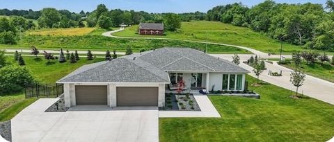 Homes For Sale - 1129 S Wilder Place<br/> West Des Moines, IA 50266