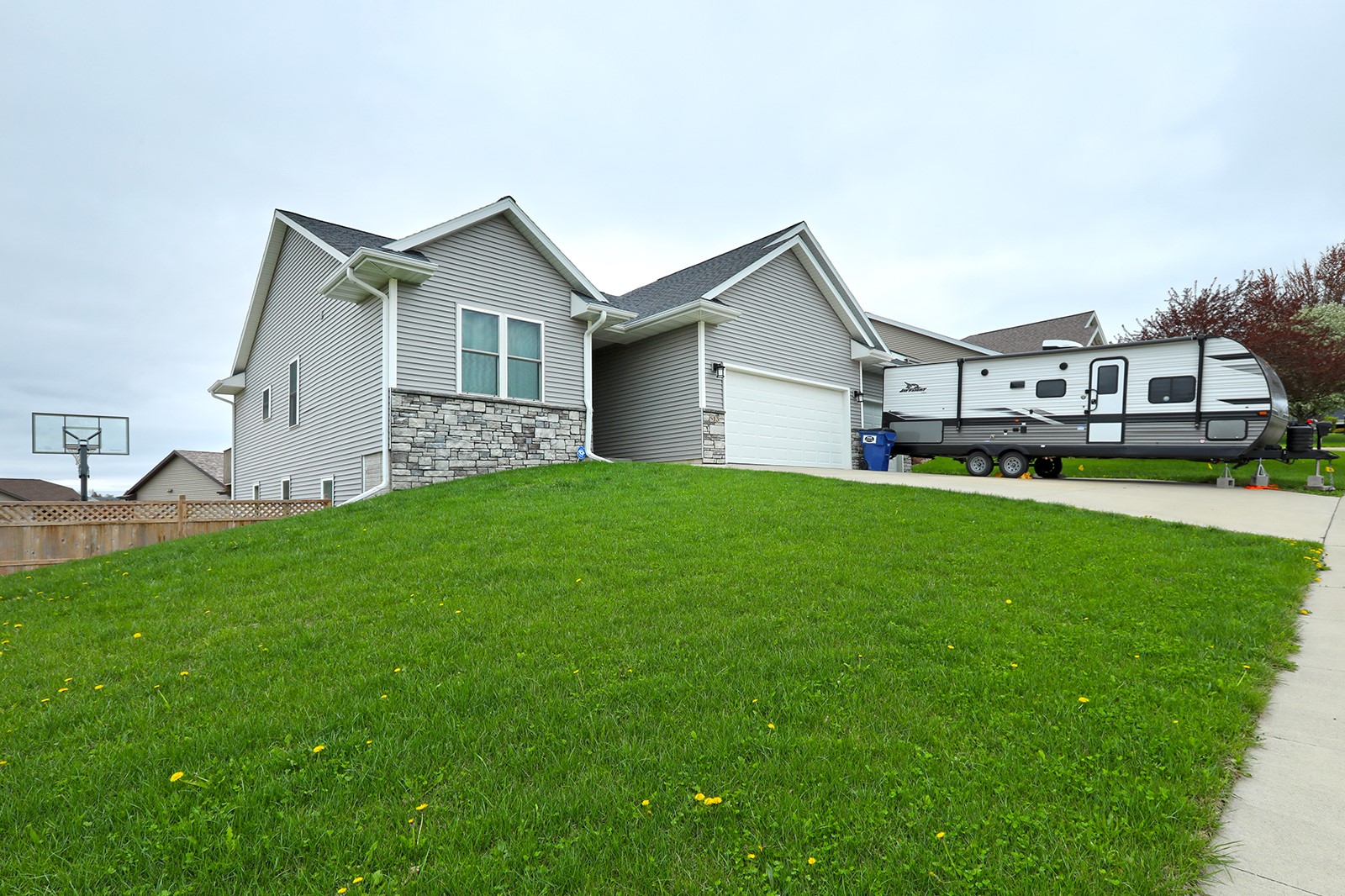 513 Craig Circle, Marshalltown, Iowa image 2