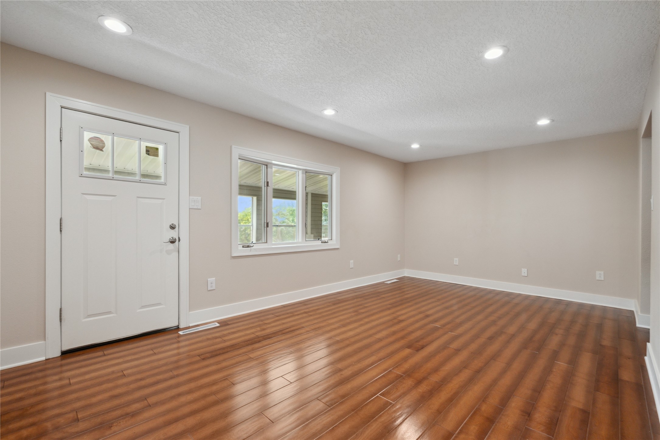 8423 Meadow Wood Drive, Dexter, Iowa image 9