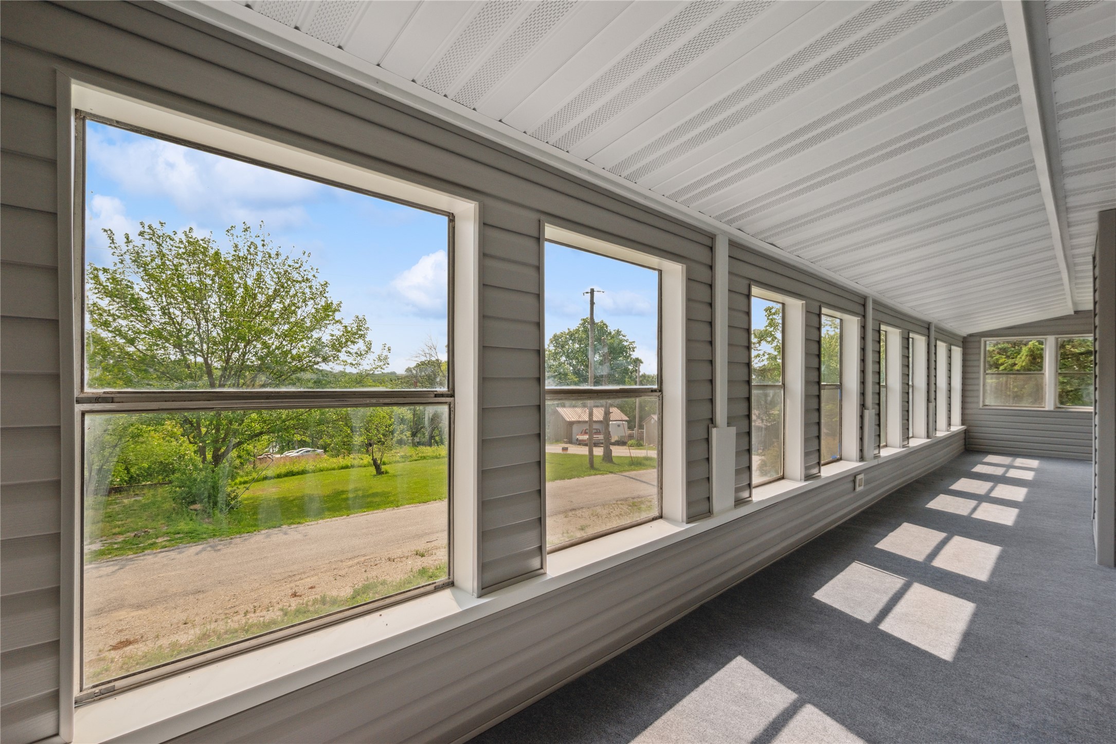 8423 Meadow Wood Drive, Dexter, Iowa image 11