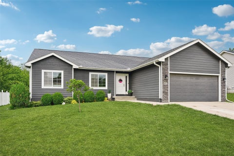 Homes For Sale - 801 N Kenwood Boulevard<br/> Indianola, IA 50125