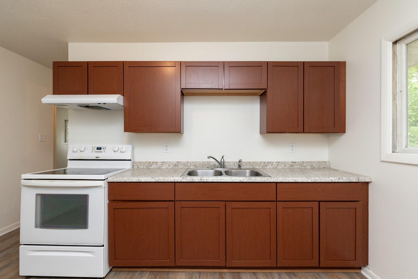 424/426 E Leach Avenue, Des Moines, Iowa image 3
