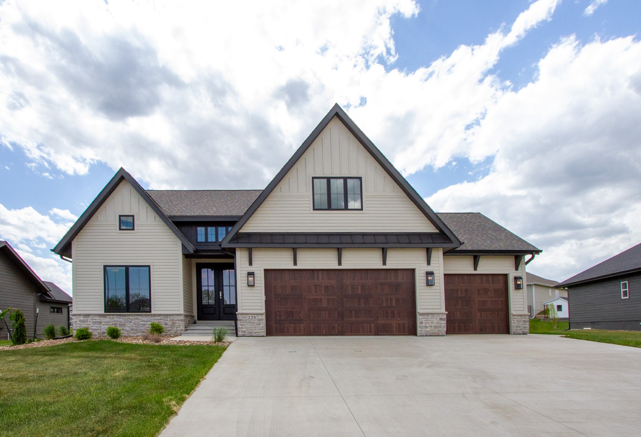 225 Aspen Circle, Pella, Iowa image 1