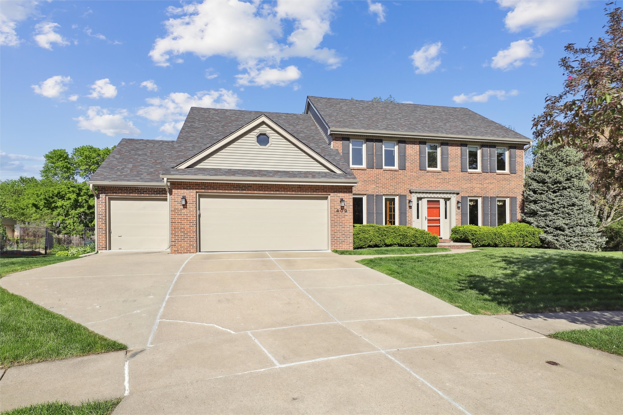 409 Stone Circle, West Des Moines, Iowa image 1