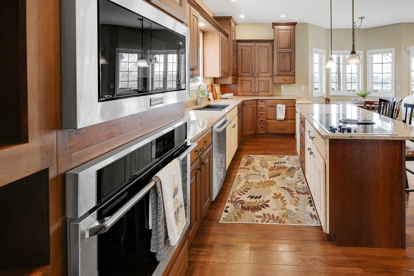 1221 Oakwood Drive, Pella, Iowa image 9