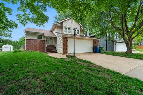 Homes For Sale - 8425 Sharon Circle<br/> Urbandale, IA 50322