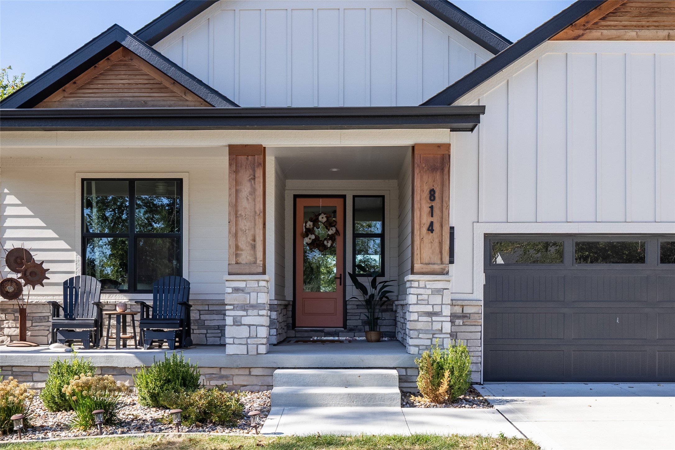 814 Bridgeview Street