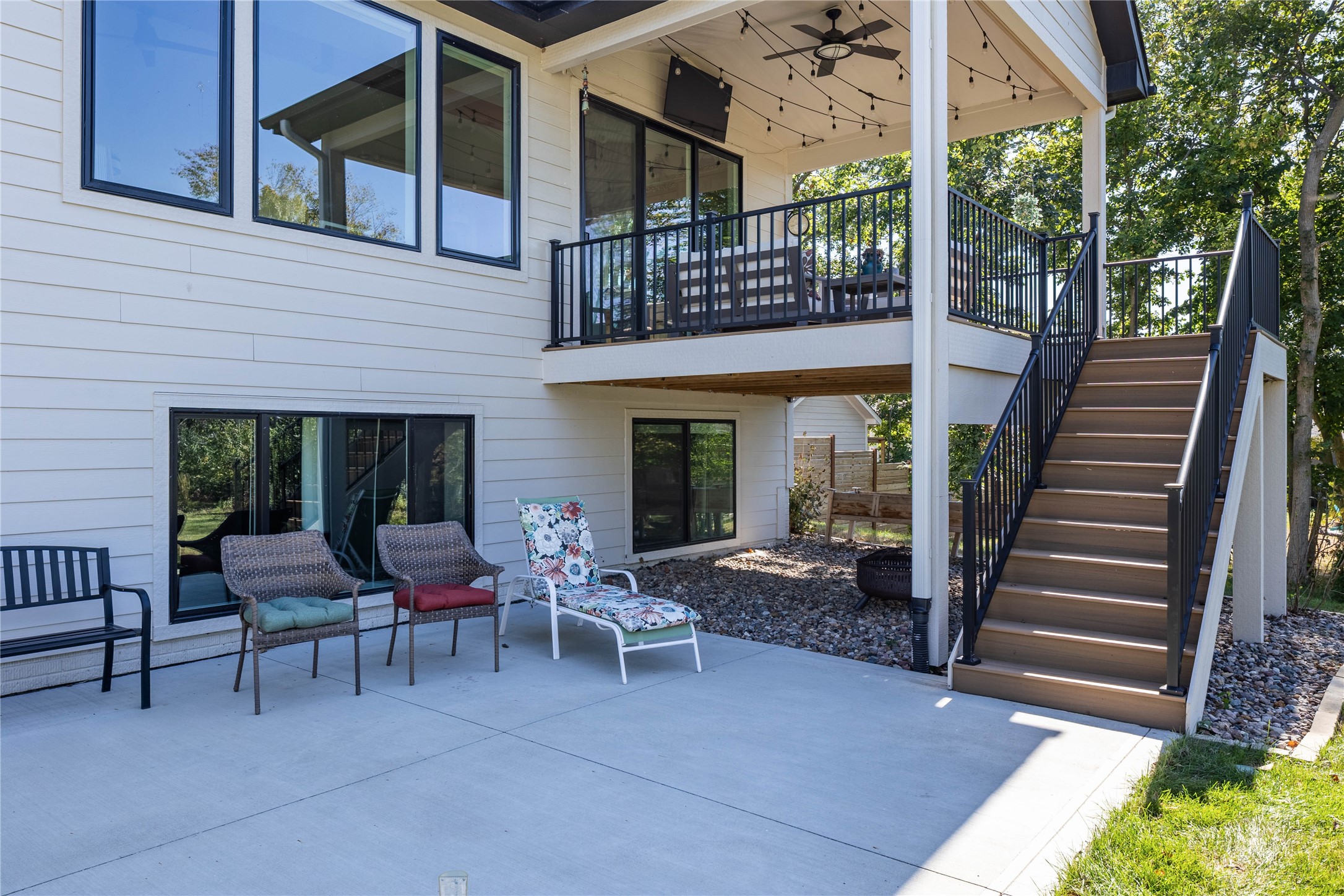 814 Bridgeview Street