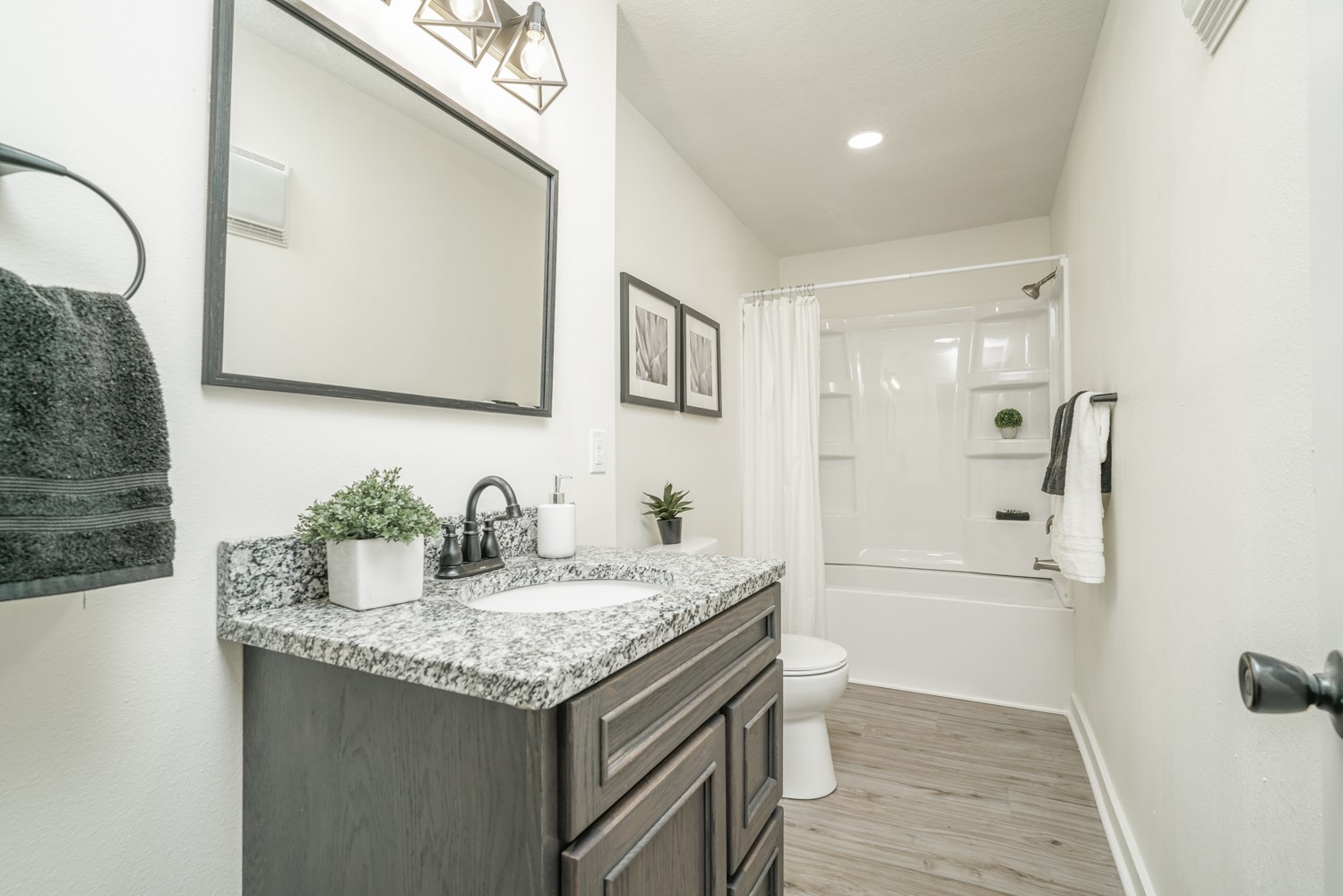 1313 E 26th Street, Des Moines, Iowa image 16