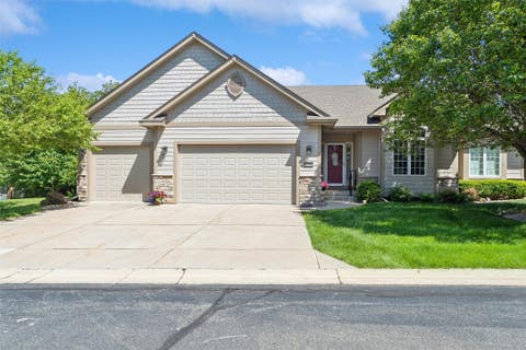 Condo For Sale - 8700 Stonepointe Lane<br/> Johnston, IA 50131