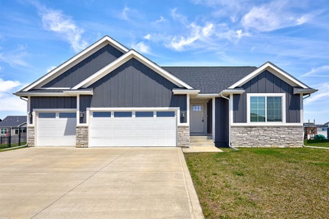 Homes For Sale - 208 11th Court<br/> Bondurant, IA 50035