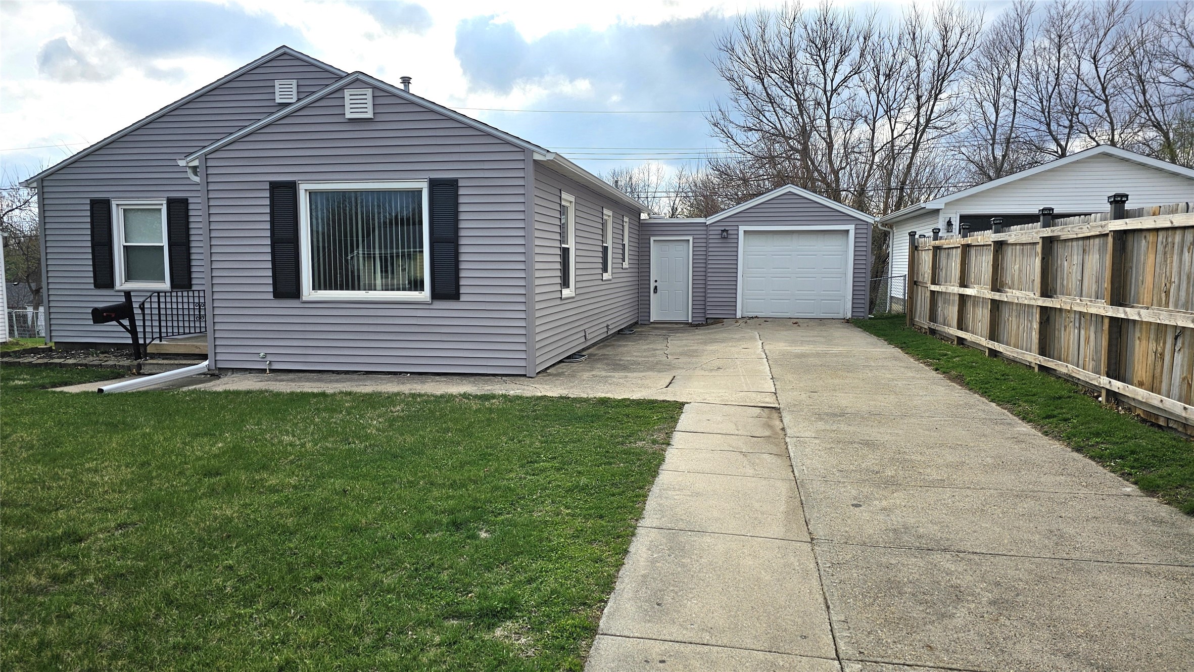411 E 20th Street, Newton, Iowa image 2