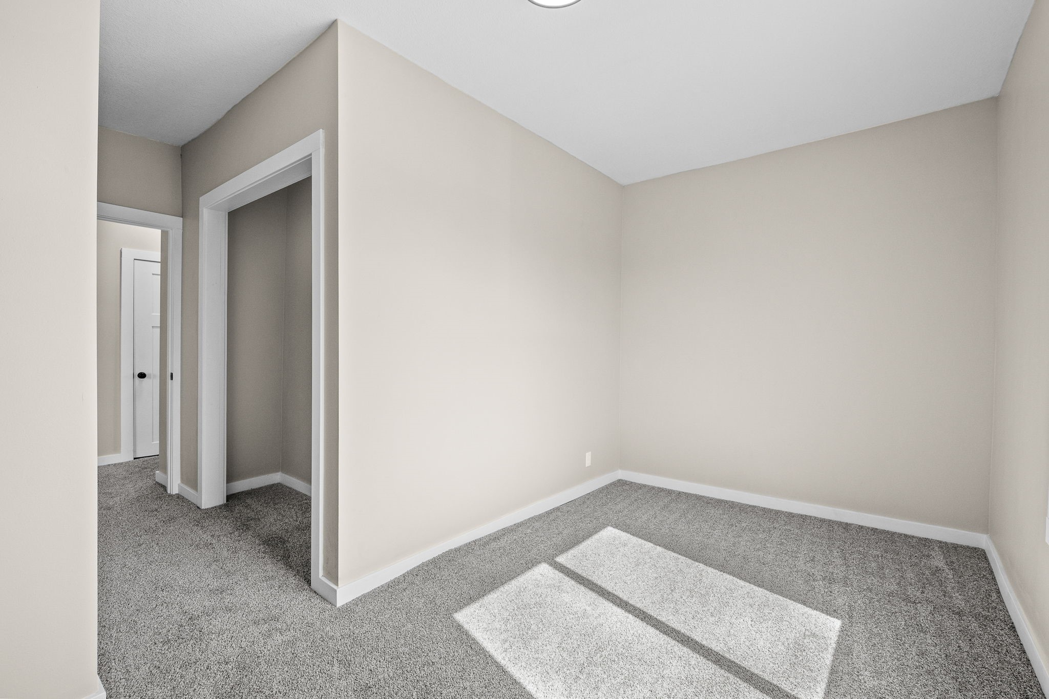 805 E Washington Street, Knoxville, Iowa image 23