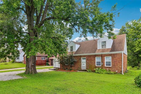 Homes For Sale - 1350 Merle Hay Road<br/> Des Moines, IA 50311