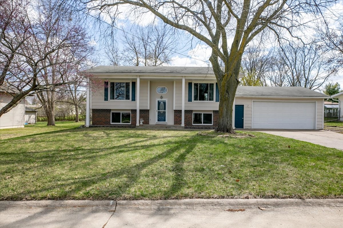 700 Northview Drive, Dallas Center, Iowa image 2