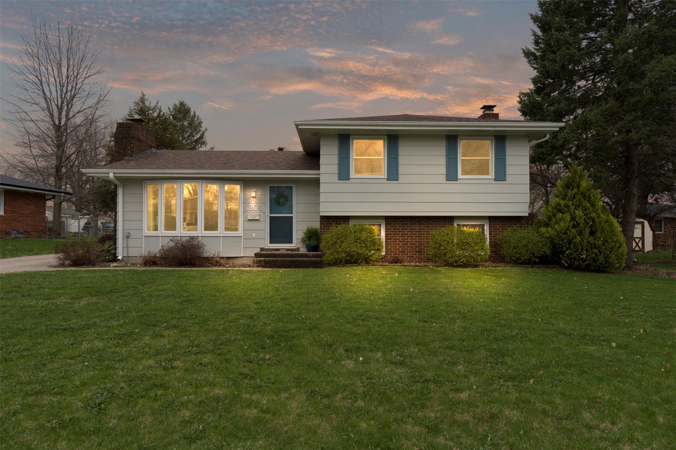 1305 S 12th Avenue E