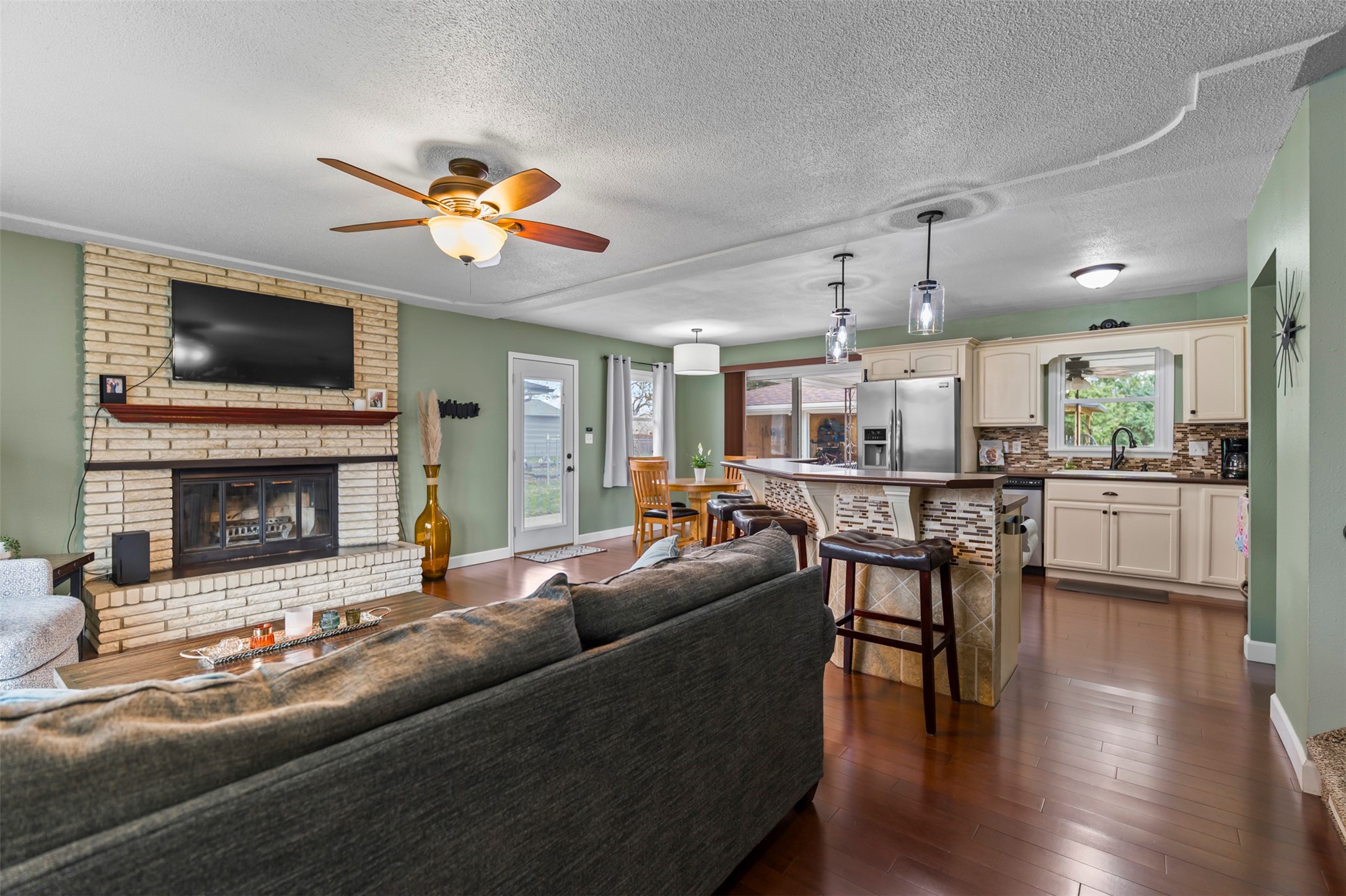 1305 S 12th Avenue E