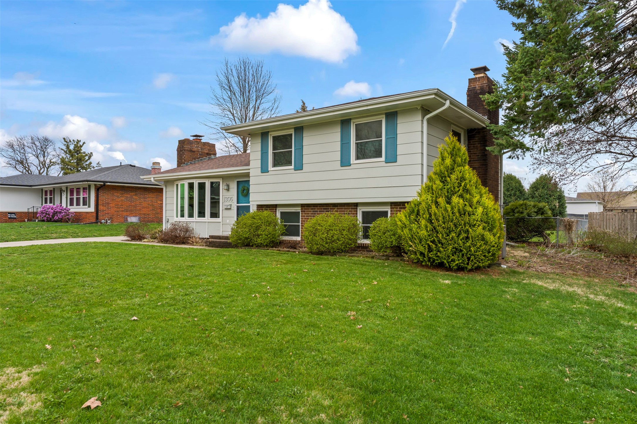 1305 S 12th Avenue E