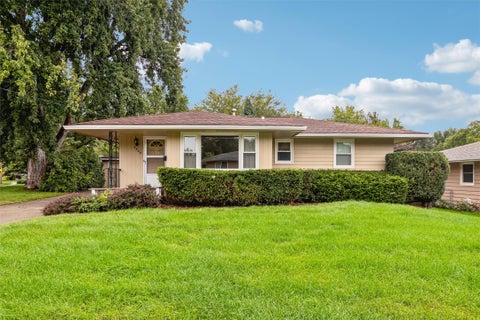 Homes For Sale - 3423 Brinkwood Road<br/> Des Moines, IA 50310