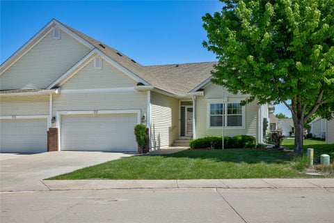 Condo For Sale - 717 SE Waterview Circle<br/> Waukee, IA 50263