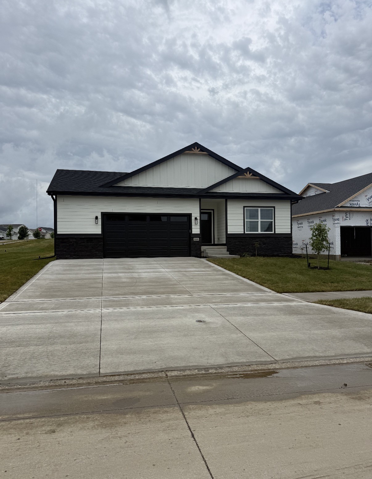 Photo 1 of 22 — 1666 22nd Avenue SE, Altoona, IA 50009