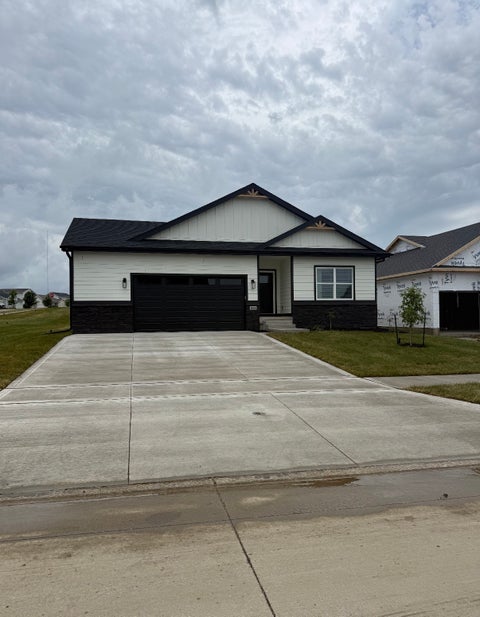 Homes For Sale - 1666 22nd Avenue<br/> Altoona, IA 50009