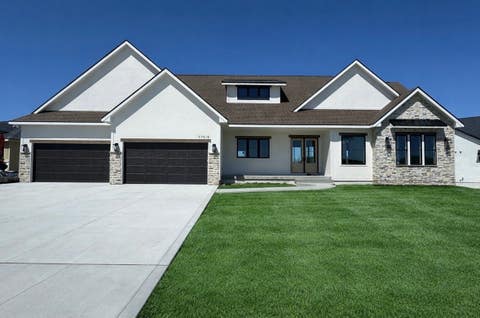 Homes For Sale - 17519 North Valley Drive<br/> Dallas County, Urbandale, IA 50323