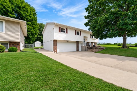 Homes For Sale - 313 Lynne Drive<br/> Nevada, IA 50201