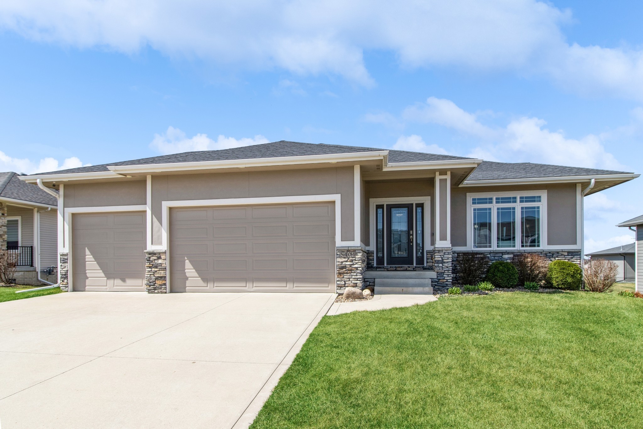 5404 165th Street, Urbandale, Iowa image 1