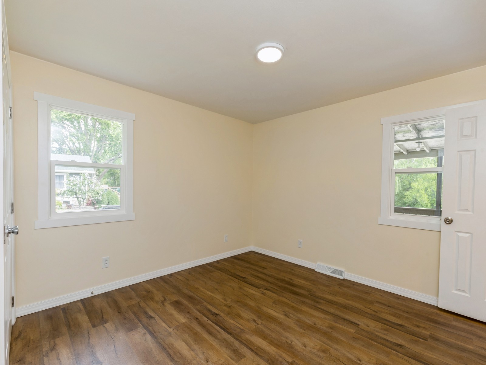 3827 E 32nd Street, Des Moines, Iowa image 9