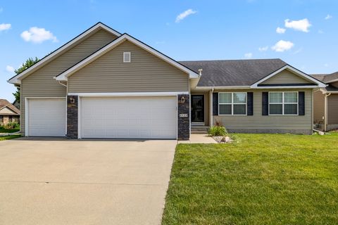 Homes For Sale - 4929 Richmond Avenue<br/> Des Moines, IA 50317