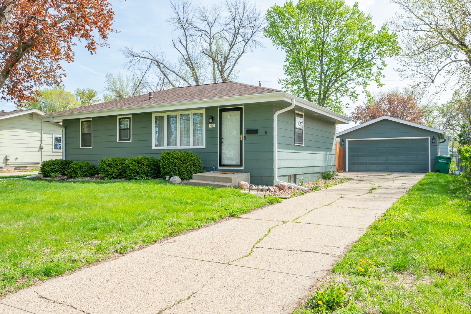 201 SW Sharmin Drive, Ankeny, Iowa image 1
