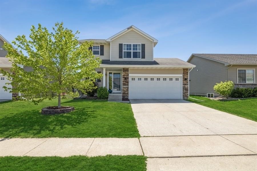 9530 Red Sunset Court, West Des Moines, Iowa image 1