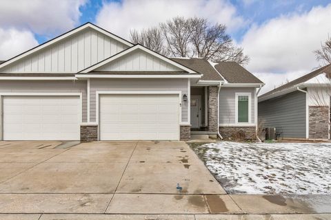 Condo For Sale - 4459 Lower Beaver Road<br/> Des Moines, IA 50130