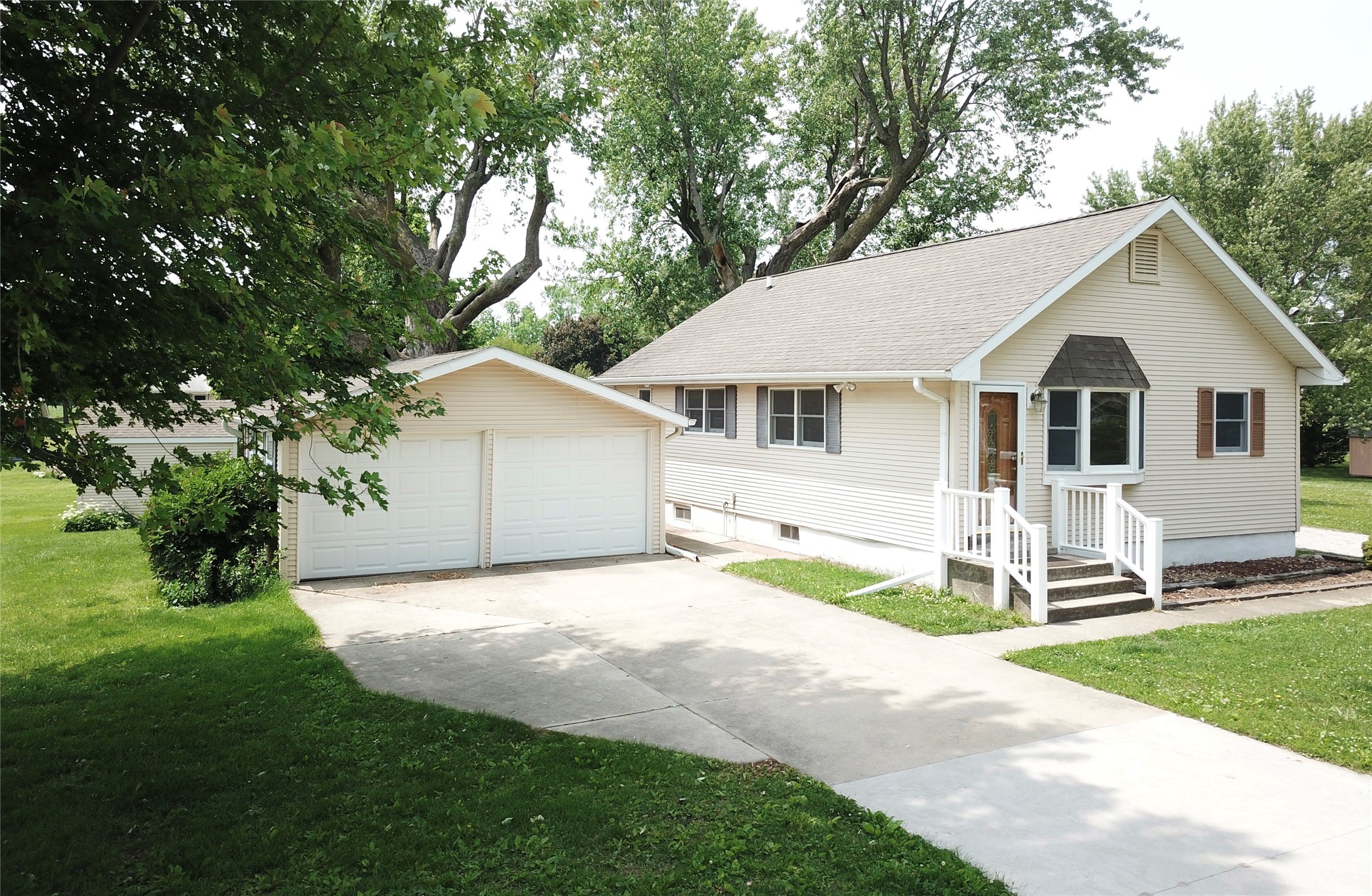 4530 NE 34th Court, Des Moines, Iowa image 1