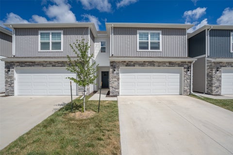 Condo For Sale - 325 Juniper Drive<br/> Waukee, IA 50263
