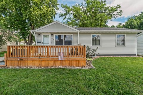Homes For Sale - 704 E 24th Street<br/> Newton, IA 50208