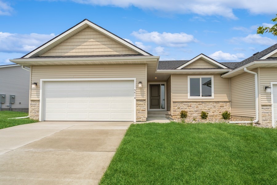 5614 NE Briarwood Drive, Ankeny, Iowa image 1