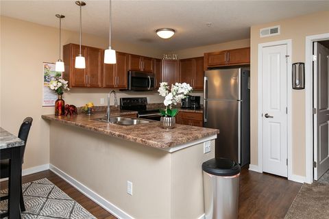 Condominium in Urbandale IA 4837 86th Street 16.jpg