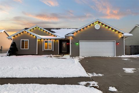 106 W Ashtyn Lane Prairie City IA 50228