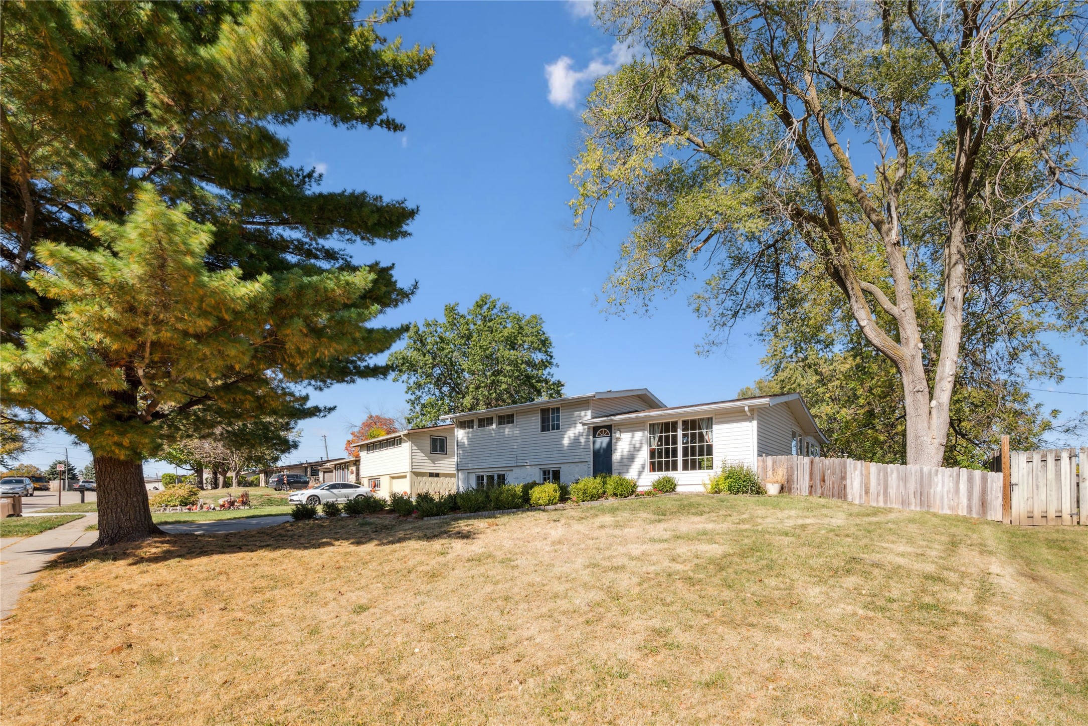 1109 Parkhill Drive, Norwalk, Iowa image 3