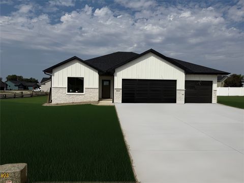 Homes For Sale - 803 Carly Lane<br/> Prairie City, IA 50228