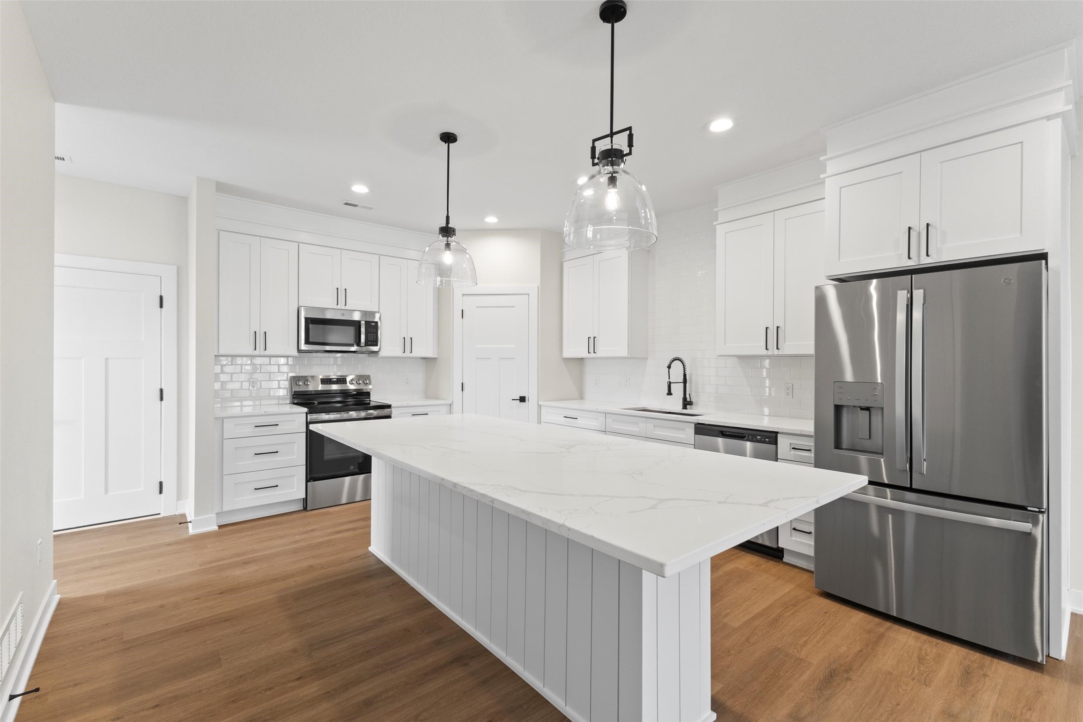 2022 S Warrior Lane, Waukee, Iowa image 2