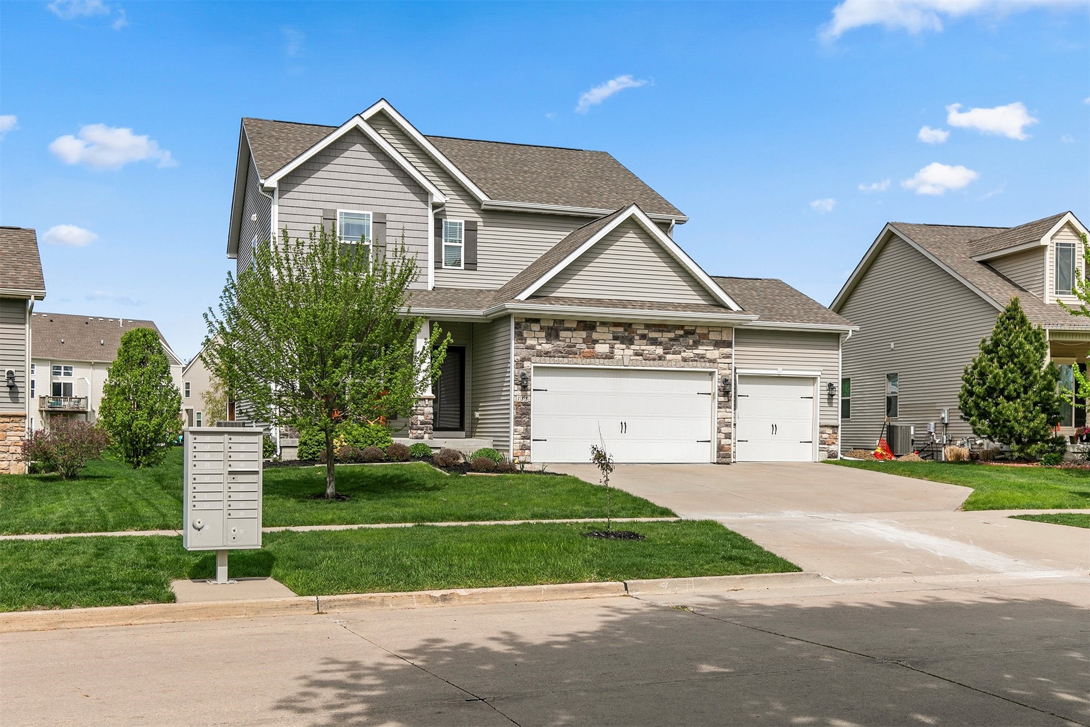 188 Bridgewood Drive, West Des Moines, Iowa image 2